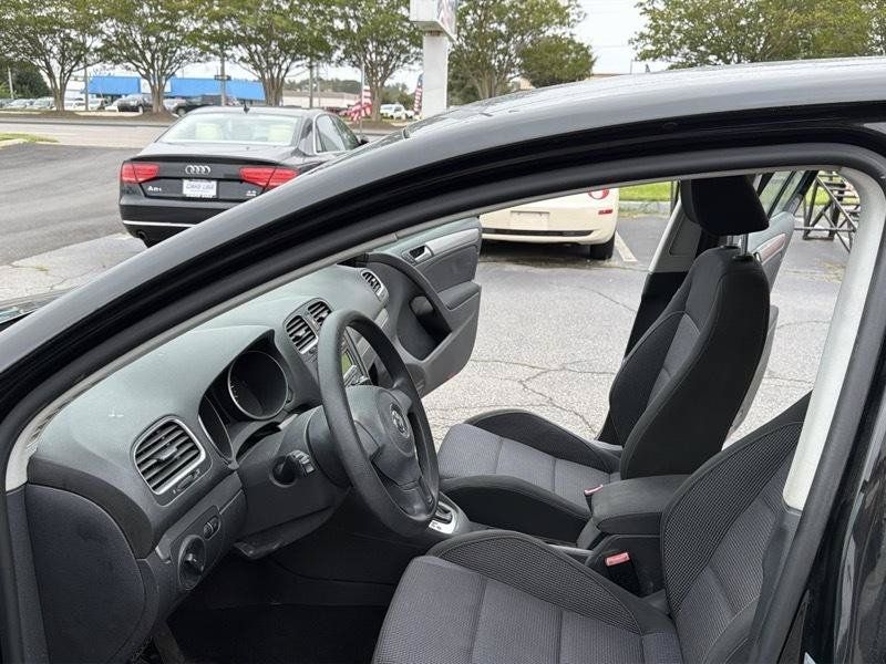 Used 2014 Volkswagen Golf 4-Door FWD image 12