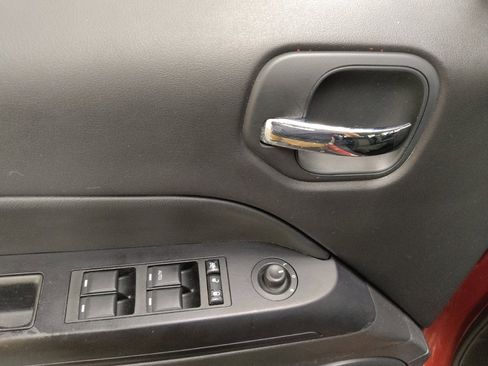 Used 2014 Jeep Patriot Latitude AWD/4WD image 27