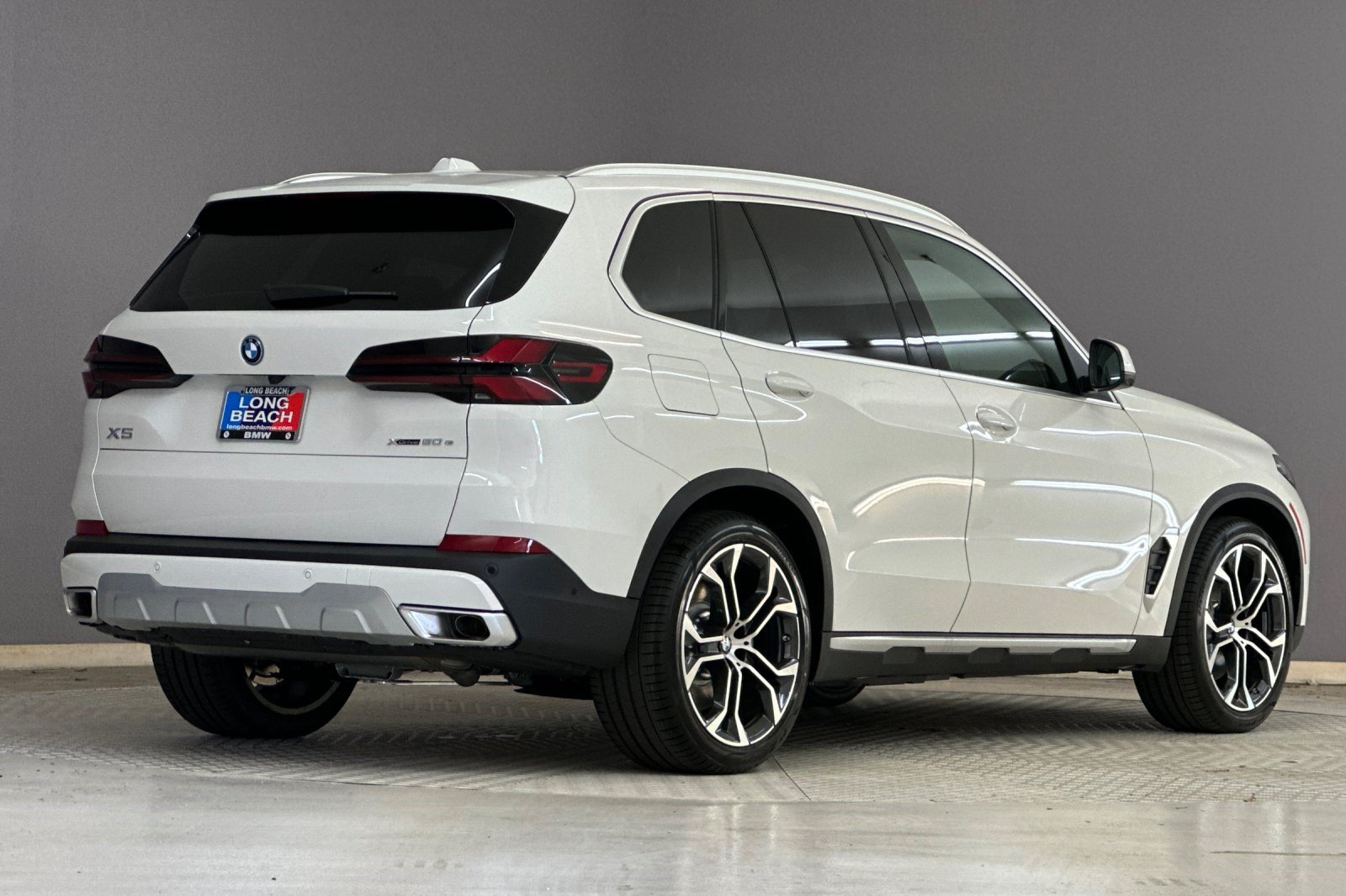 New 2026 BMW X5 xDrive50e w/ Premium Package AWD/4WD image 8