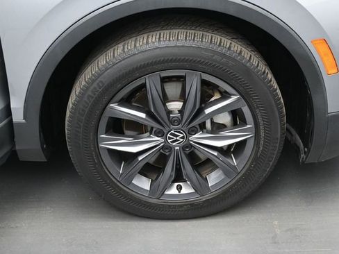 Used 2022 Volkswagen Tiguan SE image 38