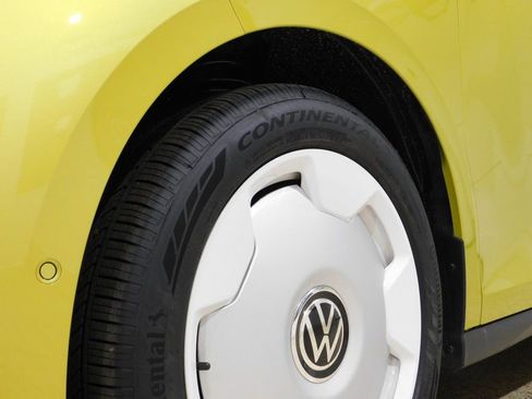 Used 2025 Volkswagen ID. Buzz 1st Edition image 25