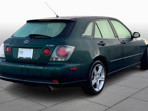 Used 2002 Lexus IS 300 SportCross image 12