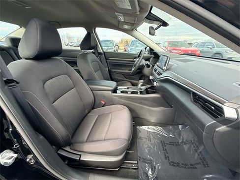 Used 2024 Nissan Altima 2.5 SV image 21