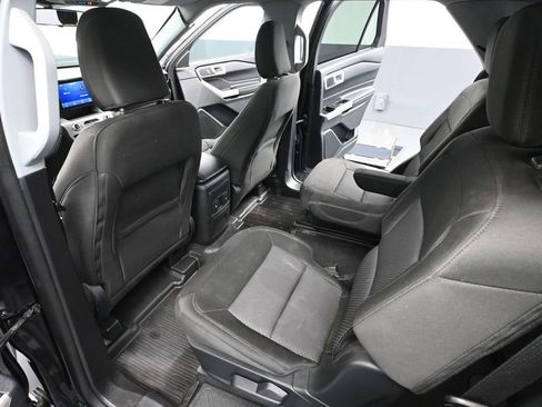 Used 2023 Ford Explorer XLT AWD/4WD image 34