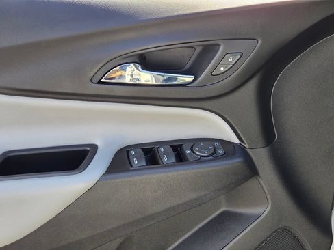 Used 2020 Chevrolet Equinox LT FWD image 16