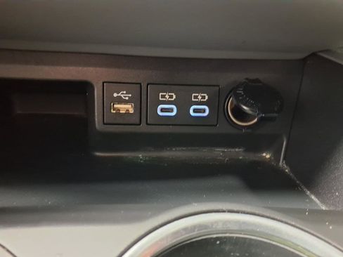 Used 2023 Toyota Highlander XLE image 16