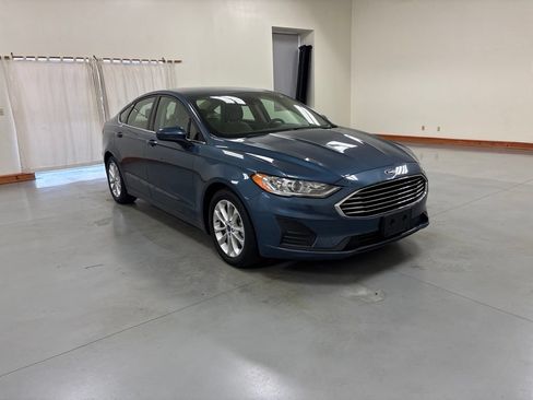 Used 2019 Ford Fusion SE FWD image 2