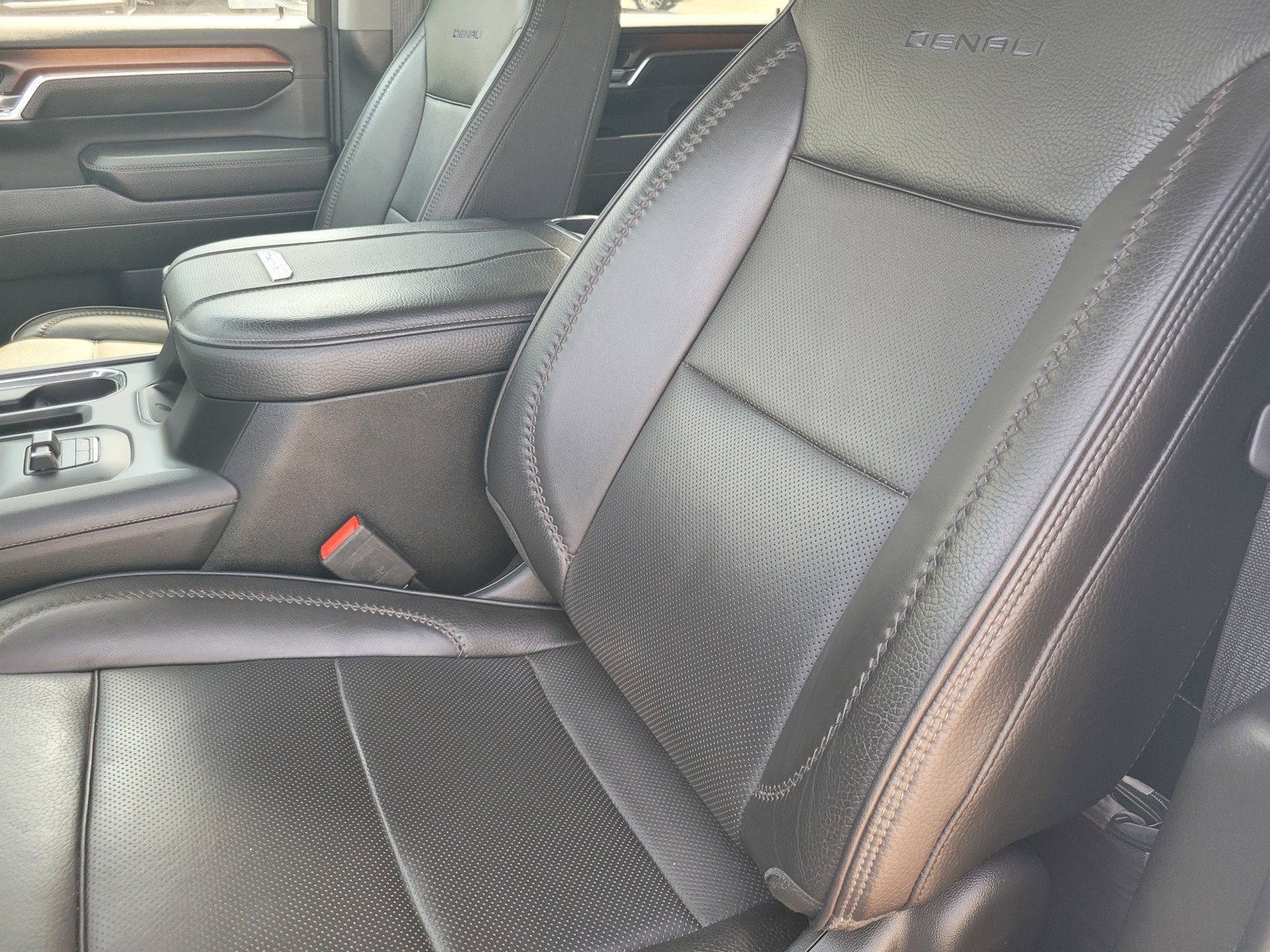 Used 2024 GMC Sierra 3500 Denali AWD/4WD image 9