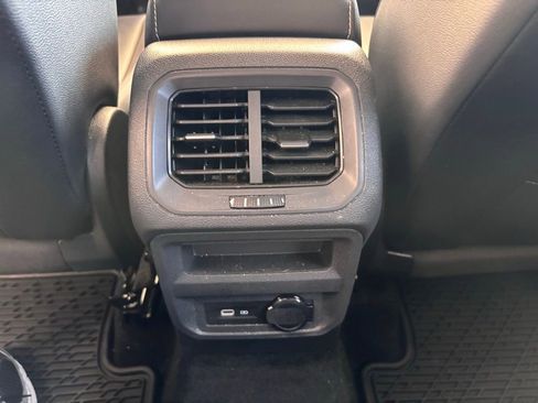 Used 2022 Volkswagen Tiguan SE FWD image 14