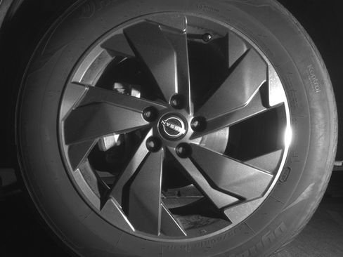 Used 2025 Nissan Rogue SV image 9