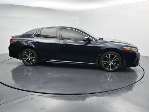 Used 2018 Toyota Camry SE w/ Convenience Package FWD image 9