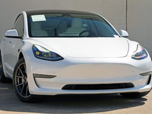 Used 2022 Tesla Model 3 RWD image 4
