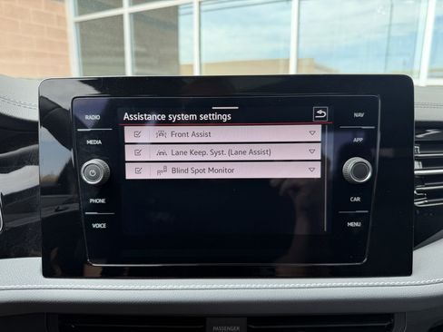 Used 2025 Volkswagen Jetta SEL FWD image 21