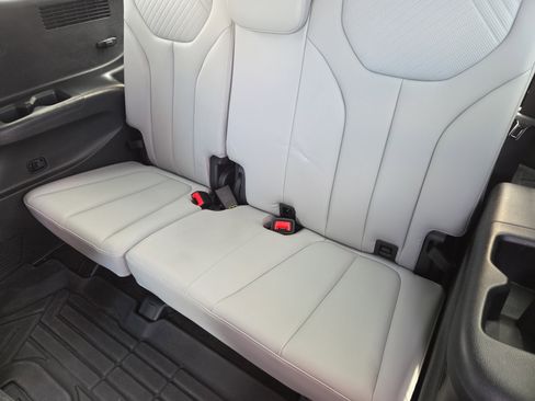 Used 2023 Hyundai Palisade SEL w/ Premium Package image 18