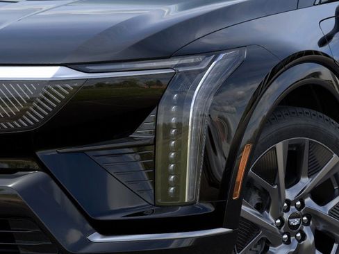 New 2025 Cadillac Optiq Luxury 2 image 10