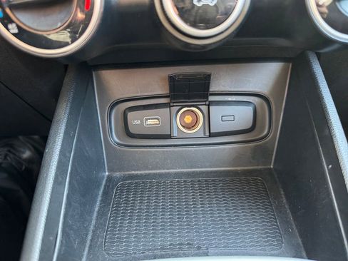 Used 2022 Hyundai Venue SE w/ Cargo Package image 27