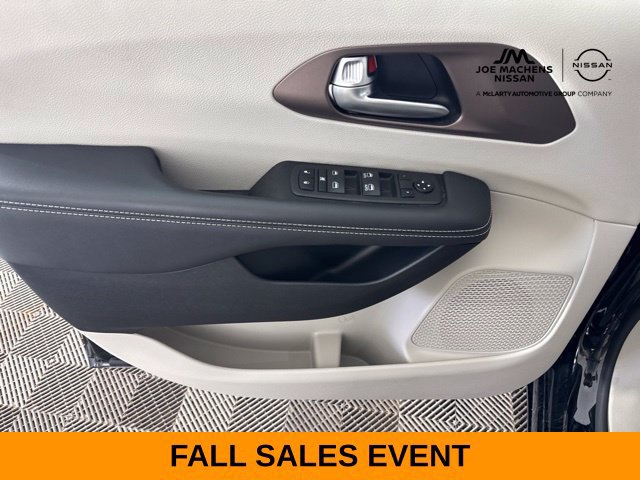 Used 2024 Chrysler Voyager LX FWD image 33