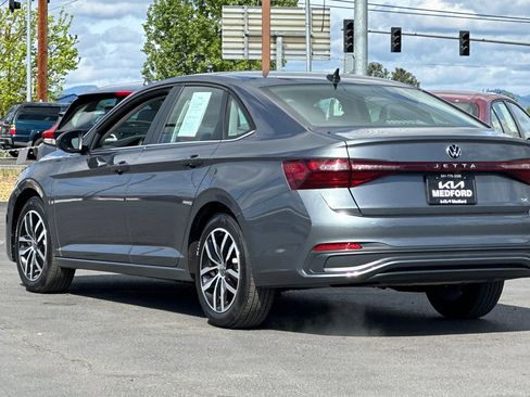 Used 2025 Volkswagen Jetta SE FWD image 7