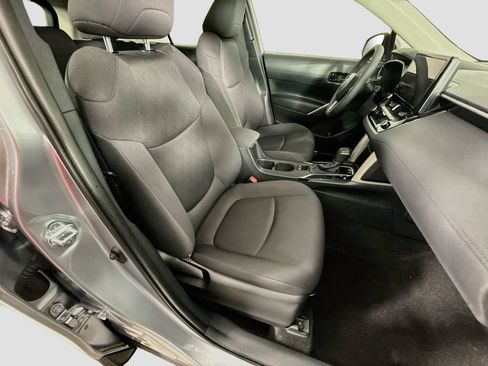 Used 2024 Toyota Corolla Cross LE FWD image 18
