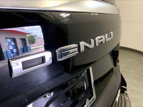 Used 2025 GMC Yukon Denali AWD/4WD image 30