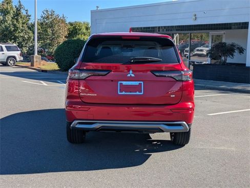 New 2025 Mitsubishi Outlander SE image 4