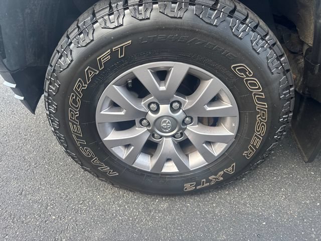 Used 2017 Toyota Tacoma SR5 w/ Tow Package AWD/4WD image 9