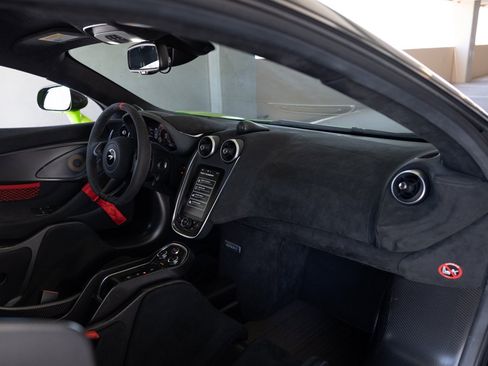 Used 2020 McLaren 620R RWD image 2