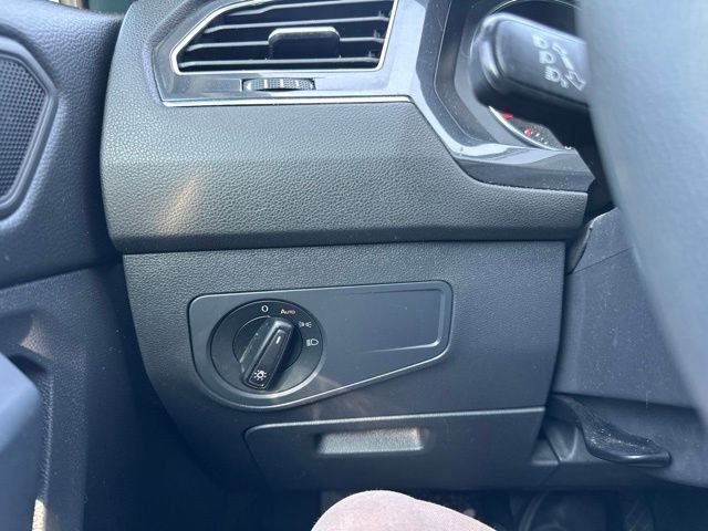 Used 2019 Volkswagen Tiguan S FWD image 40