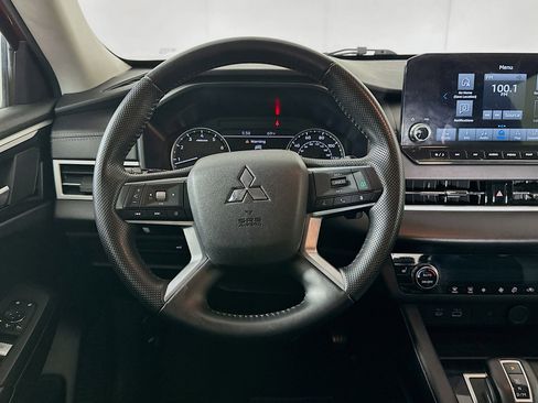 Used 2024 Mitsubishi Outlander SE image 17