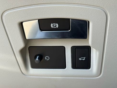 Used 2020 Land Rover Range Rover Velar R-Dynamic S image 33