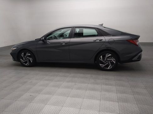 Used 2025 Hyundai Elantra SEL image 3