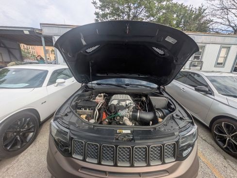 Used 2018 Jeep Grand Cherokee Trackhawk AWD/4WD image 5