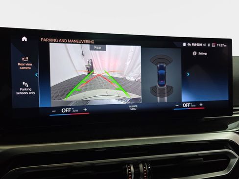 Used 2023 BMW 330i xDrive 330i xDrive w/ Driving Assistance Package image 25