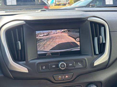 Used 2024 GMC Terrain SLE image 24