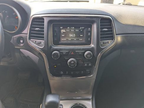 Used 2017 Jeep Grand Cherokee Laredo w/ Quick Order Package 23E AWD/4WD image 4