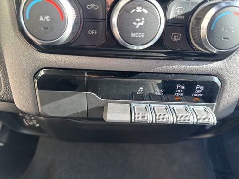 Used 2022 RAM 1500 4x4 Crew Cab image 21