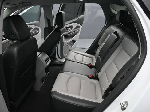 Used 2022 GMC Terrain SLT AWD/4WD image 15