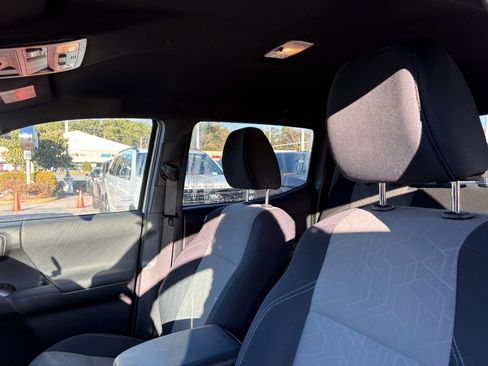 Used 2021 Toyota Tacoma TRD Off-Road image 15