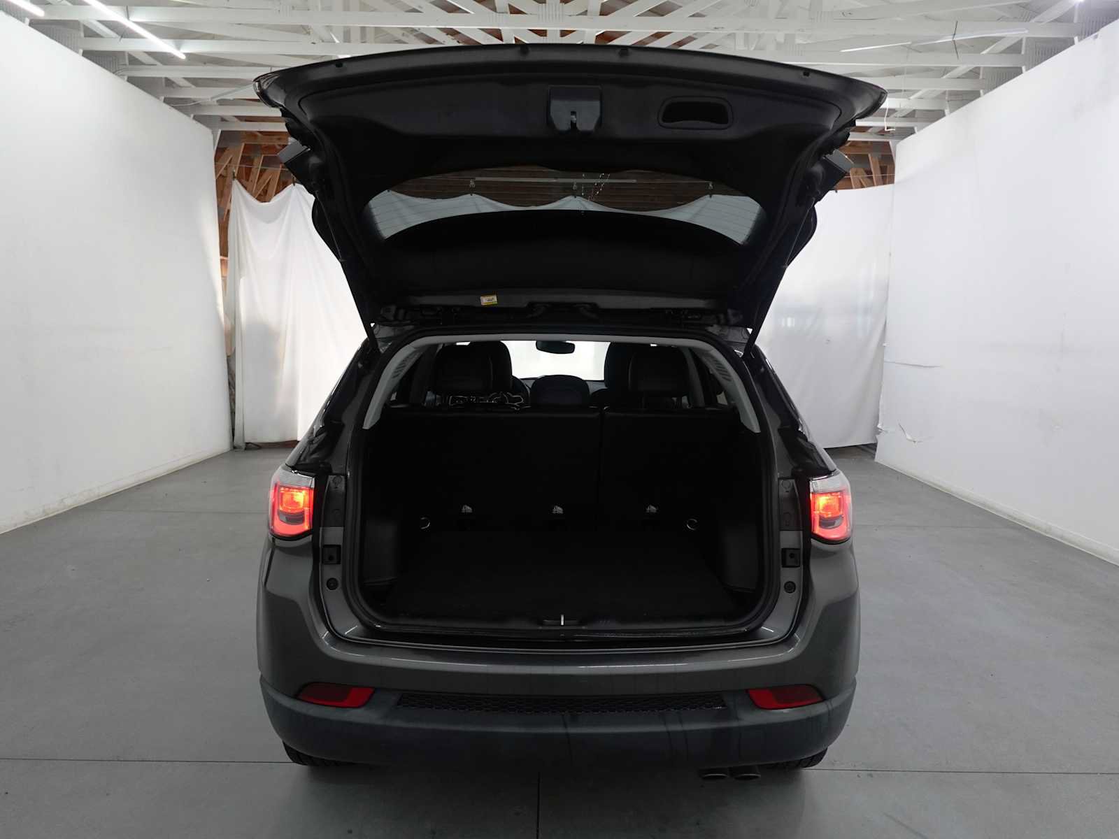 Used 2018 Jeep Compass Latitude w/ Popular Equipment Group AWD/4WD image 29