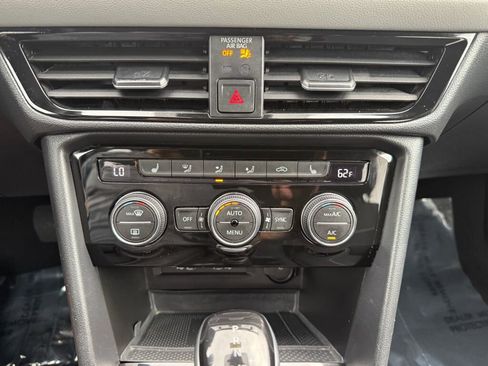 Used 2024 Volkswagen Taos SE image 20