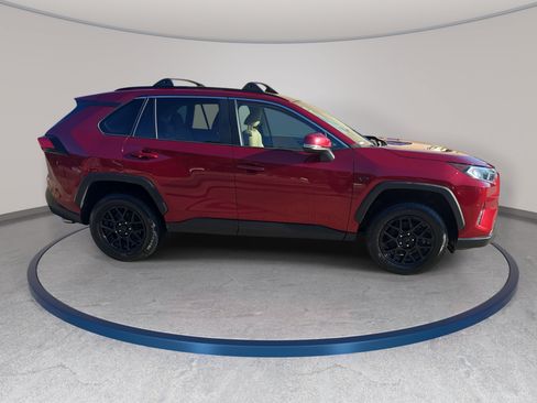 Used 2019 Toyota RAV4 XLE FWD image 4