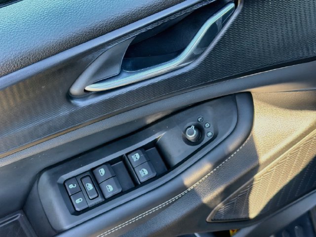 Used 2024 Jeep Grand Cherokee L Laredo RWD image 18