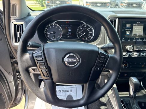 Used 2025 Nissan Frontier SV RWD image 17