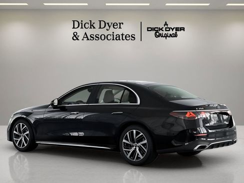 Used 2025 Mercedes-Benz E 350 Sedan image 25