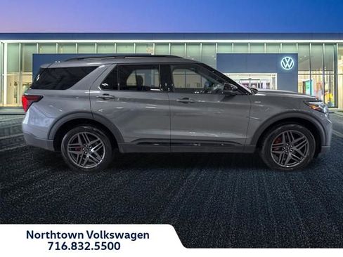 Used 2025 Ford Explorer ST-Line w/ Premium Package AWD/4WD image 2