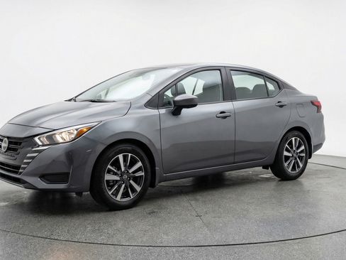 Used 2025 Nissan Versa SV image 3