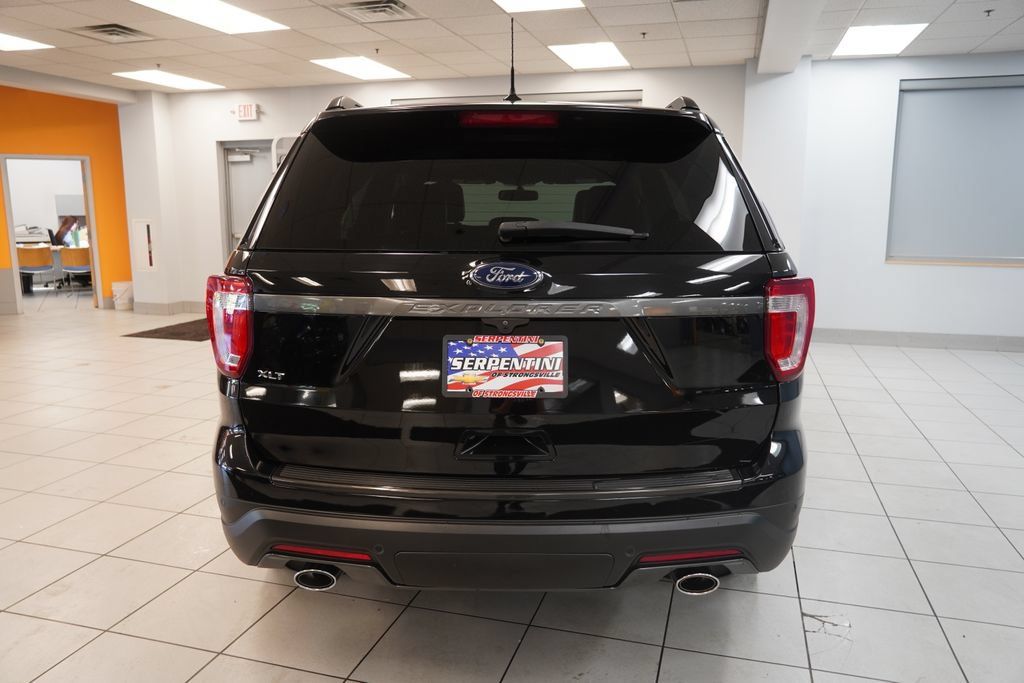 Used 2018 Ford Explorer XLT w/ Equipment Group 202A FWD image 9