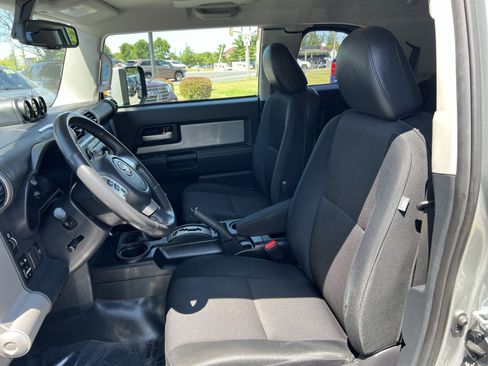 Used 2010 Toyota FJ Cruiser 4WD w/ Upgrade Pkg 2 image 13