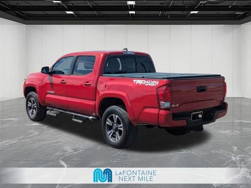 Used 2017 Toyota Tacoma TRD Sport AWD/4WD image 3