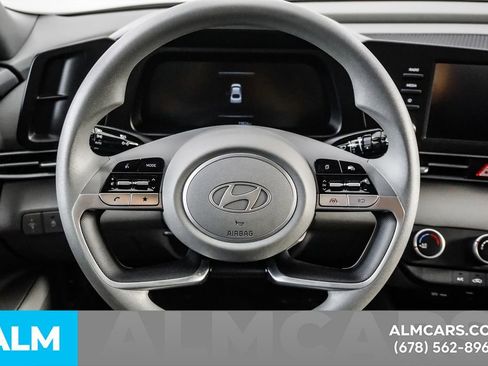 Used 2025 Hyundai Elantra SE image 24